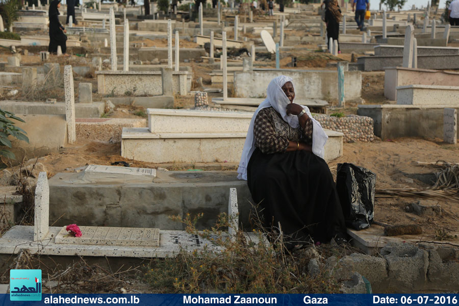 زيارة الشهداء في غزة - عيد الفطر - 06-07-2016